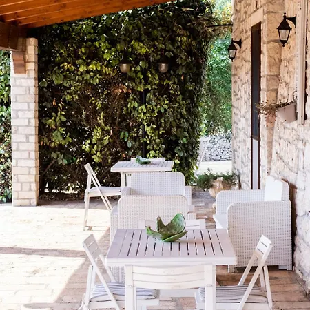 Masseria Trulli Pietra Antica Noci